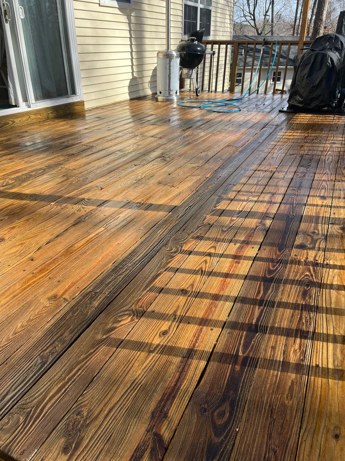 Restored wood deck with its warm tone back after cleaning