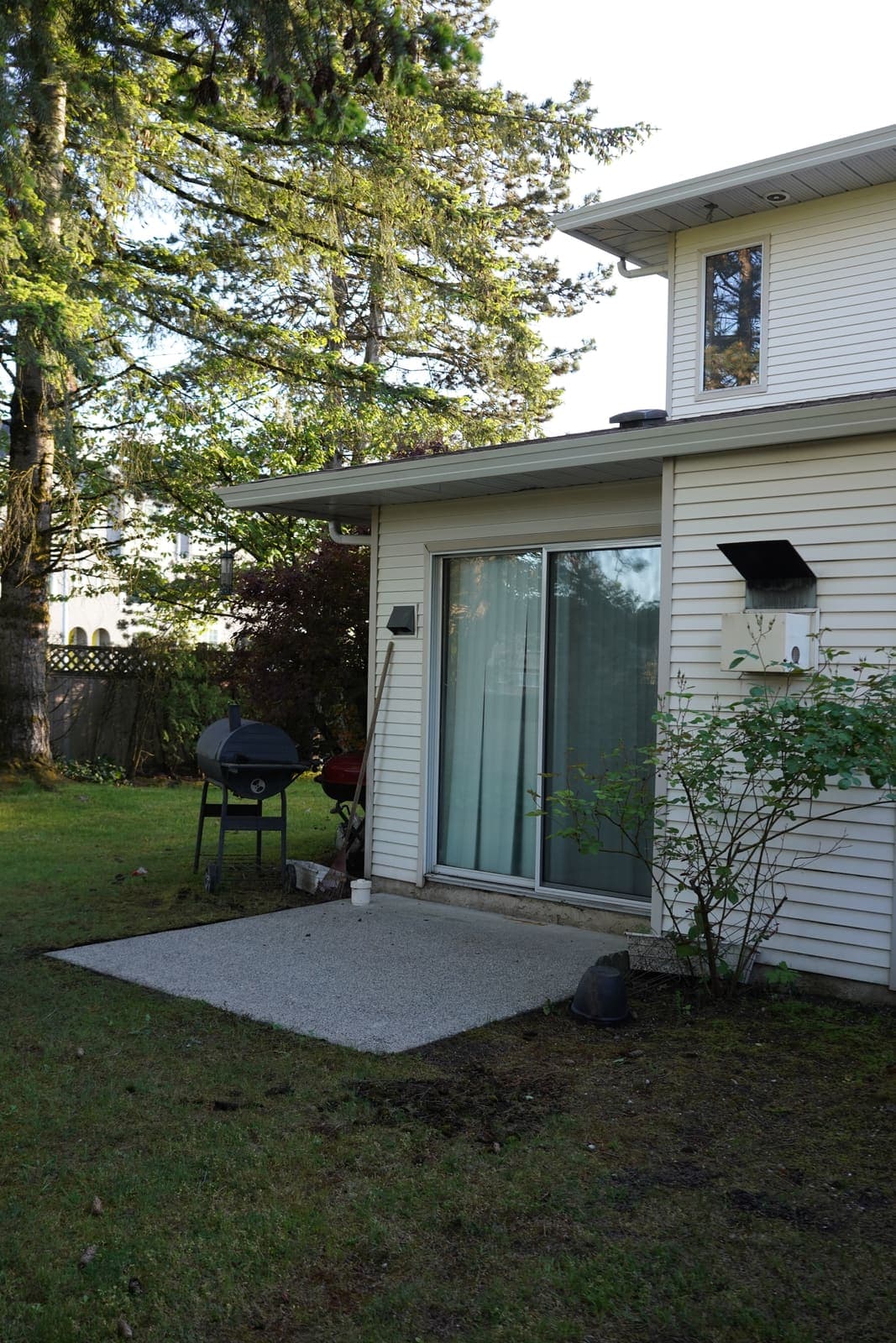 Townhouse patio and sliding door area after cleaning