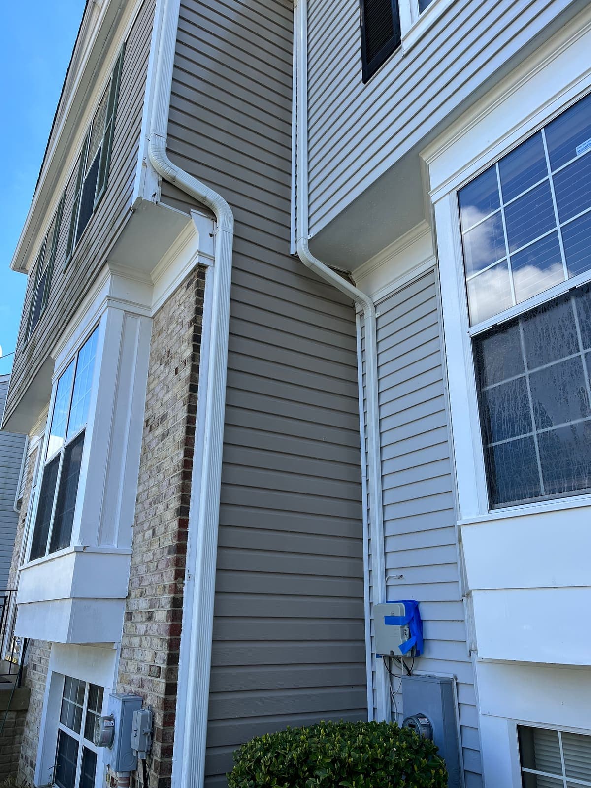 Townhouse siding and windows before washing